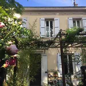 https://grande-maison-de-ville-atypique.fr-provencehotel.com